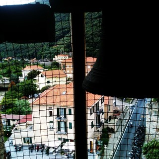 I Campanari di Finalborgo suonano le campane a mano per far sentire la loro vicinanza a Genova I Campanari di Finalborgo suonano le campane a mano per far sentire la loro vicinanza a Genova