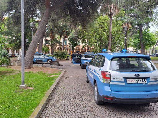 Savona, lite e rapina in Piazza del Popolo: tre arresti e una denuncia Savona, lite e rapina in Piazza del Popolo: tre arresti e una denuncia