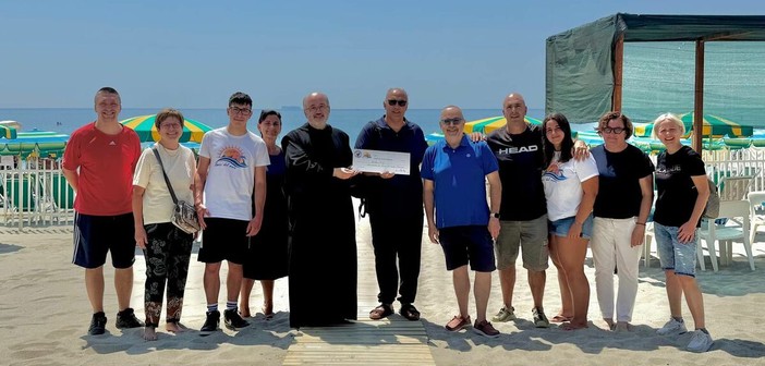 Solidarietà senza confini, dalla "Spiaggia Amici del Mare" mille euro per la missione di don Michele Farina Solidarietà senza confini, dalla "Spiaggia Amici del Mare" mille euro per la missione di don Michele Farina
