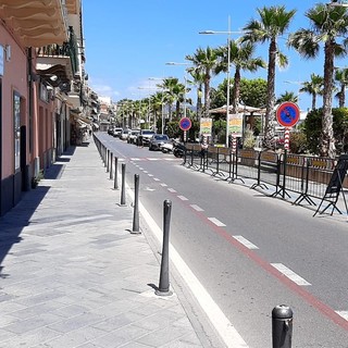 Loano, oltre 200 firme per dire no alla chiusura serale del traffico sul lungomare