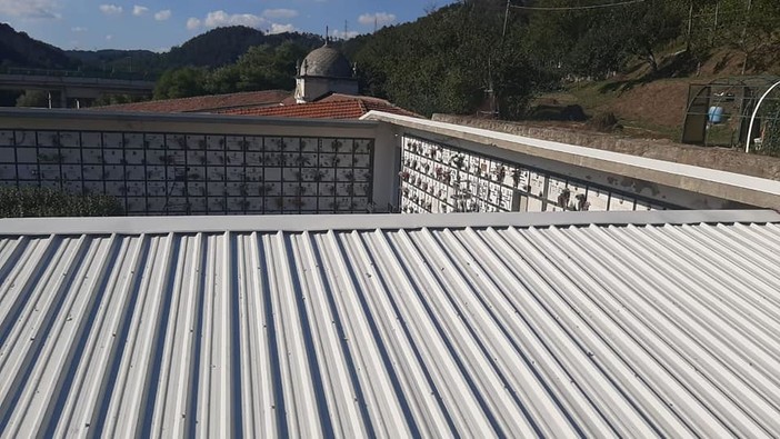 Altare, lavori di restyling al cimitero: rimosso l'amianto (FOTO) Altare, lavori di restyling al cimitero: rimosso l'amianto (FOTO)