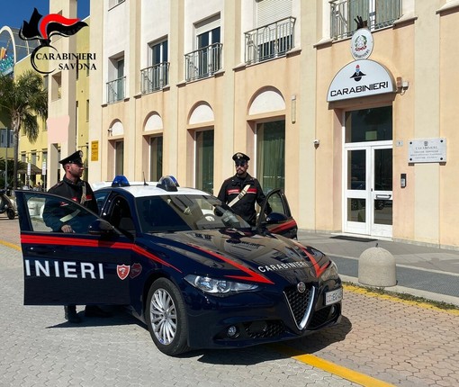 Albenga, tenta un furto e scappa sul tetto di un ristorante. Arrestato dai Carabinieri Albenga, tenta un furto e scappa sul tetto di un ristorante. Arrestato dai Carabinieri