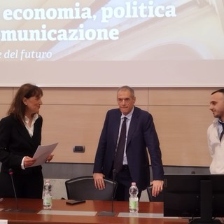 Cottarelli a Genova ospite dell'Università: &quot;Il Pd si è spostato a sinistra, lascio il Senato&quot;