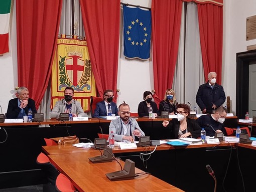 Il Consiglio Comunale di Albenga riunitosi il 13 aprile per discutere della proposta della minoranza Il Consiglio Comunale di Albenga riunitosi il 13 aprile per discutere della proposta della minoranza
