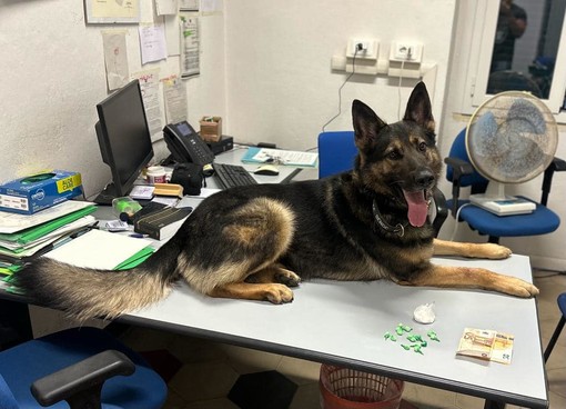 Loano, droga nascosta nei condizionatori di un esercizio commerciale: 61enne arrestato per spaccio