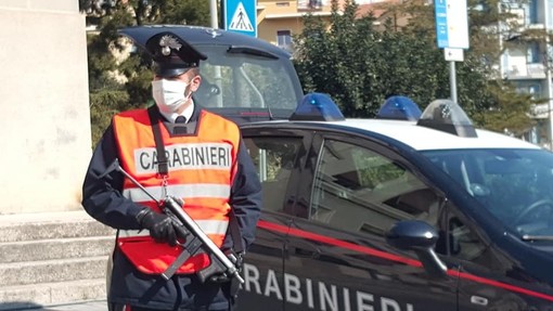 Da Albenga a Diano Marina per avvicinare anziani e poi rapinarli: arrestata dai carabinieri una 45enne di origine romena Da Albenga a Diano Marina per avvicinare anziani e poi rapinarli: arrestata dai carabinieri una 45enne di origine romena