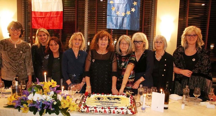 Ad Alassio la “Cerimonia delle Candele” di Fidapa accende l’unione e abbraccia tutte le donne del mondo Ad Alassio la “Cerimonia delle Candele” di Fidapa accende l’unione e abbraccia tutte le donne del mondo