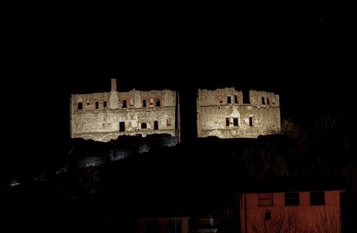 Cairo,  il castello torna a brillare grazie alla nuova illuminazione