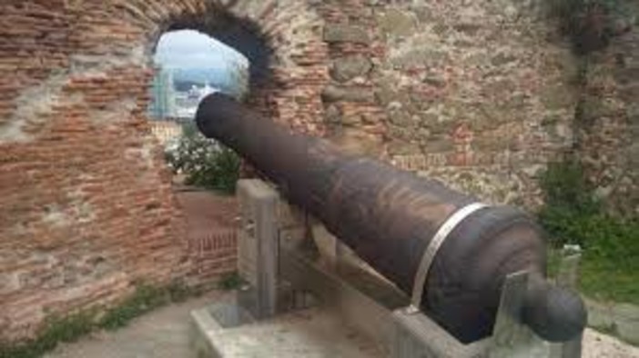 Riportiamo i cannoni del Priamar di Savona al loro posto: la proposta di Paolo Forzano Riportiamo i cannoni del Priamar di Savona al loro posto: la proposta di Paolo Forzano