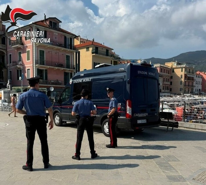 Guida in stato di ebbrezza e minaccia gli automobilisti con un bastone dopo l'incidente Guida in stato di ebbrezza e minaccia gli automobilisti con un bastone dopo l'incidente