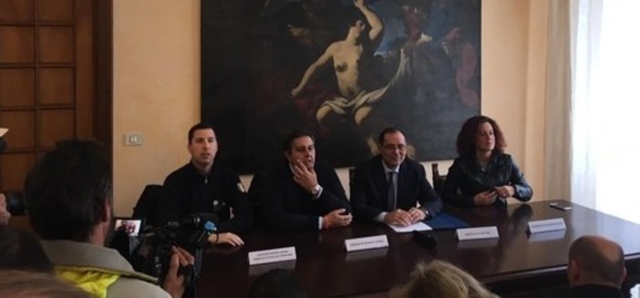 Vertice Prefettura sui danni del maltempo, presidente Toti: "Firmata ordinanza per richiesta stato di calamità" (FOTO e VIDEO) Vertice Prefettura sui danni del maltempo, presidente Toti: "Firmata ordinanza per richiesta stato di calamità" (FOTO e VIDEO)