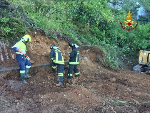 Fuga di gas sotto il viadotto dell'Autostrada tra Varazze ed Arenzano, code sul tratto