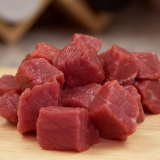 Il Senato approva il DDL che vieta la carne sintetica, Coldiretti: "Stop sostenuto da 3 italiani su 4"