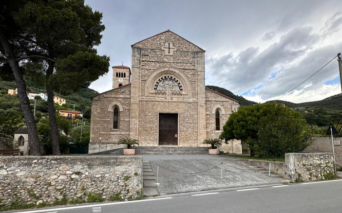 Finale, la chiesa di San Cipriano e la comunità di Calvisio riabbracciano il suono del restaurato organo Agati Finale, la chiesa di San Cipriano e la comunità di Calvisio riabbracciano il suono del restaurato organo Agati