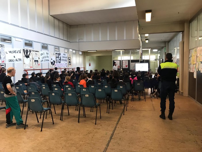 Bandiera verde Eco-School e corsi di educazione stradale: diventano sempre più "grandi" le scuole di Borghetto Bandiera verde Eco-School e corsi di educazione stradale: diventano sempre più "grandi" le scuole di Borghetto