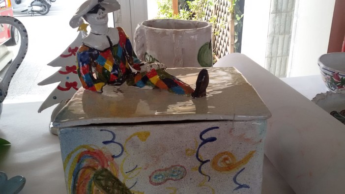 I giovani artisti della scuola "Aycardi-Ghiglieri" espongono le loro ceramiche a Finale I giovani artisti della scuola "Aycardi-Ghiglieri" espongono le loro ceramiche a Finale