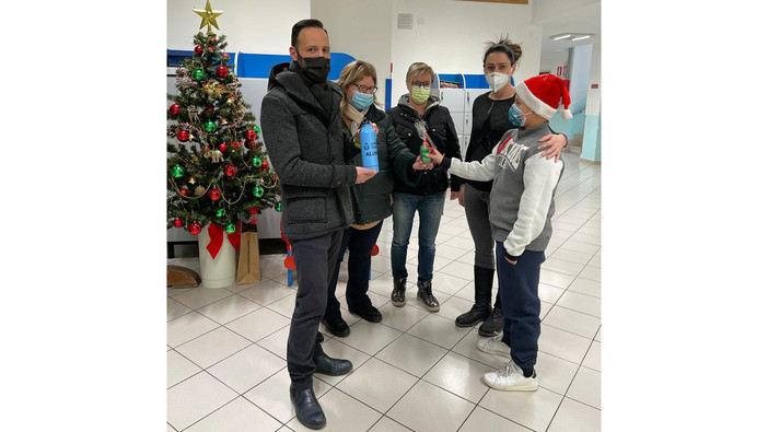Toirano, un augurio di buon Natale all'insegna delle buone pratiche "plastic free" e anti Covid per le scuole