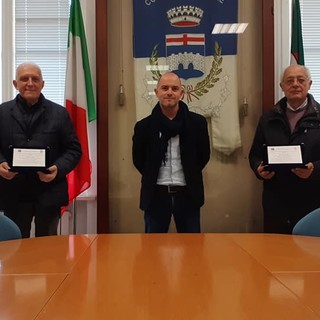 Carcare, visite guidate alla scoperta del "Collegio": il comune consegna una targa di ringraziamento ai volontari