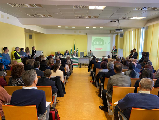Bertocchi (Cisl FP Liguria) al convegno di Savona: “Lanciamo una ‘sfida’ alla Regione, lavoriamo insieme per valorizzare i professionisti dalla sanità ligure” Bertocchi (Cisl FP Liguria) al convegno di Savona: “Lanciamo una ‘sfida’ alla Regione, lavoriamo insieme per valorizzare i professionisti dalla sanità ligure”