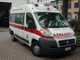 Auto in testacoda va a sbattere contro un muro a Leca d'Albenga: un ferito al Santa Corona
