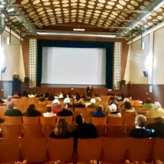 Il Cinema Lux di Millesimo festeggia 10 anni dalla riapertura: una storia di passione e volontariato