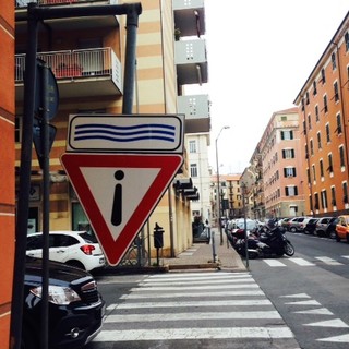 Quando la segnaletica di pericolo diventa "fonte" di pericolo