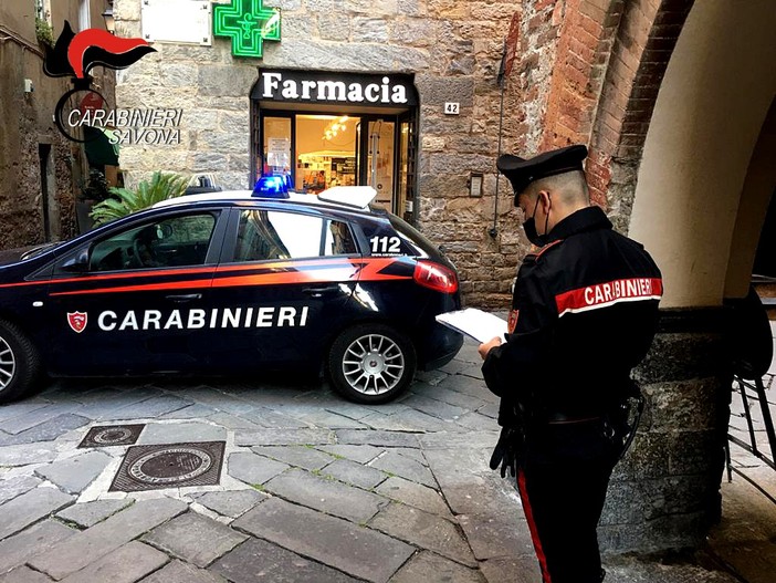 Albenga, 27enne pregiudicato fermato dai carabinieri con 16 dosi di cocaina: arrestato
