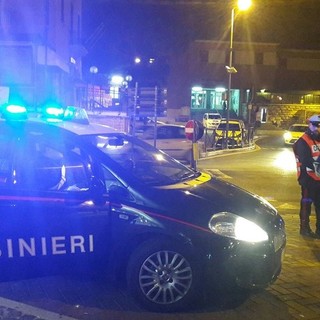 Alassio, ubriaco dà in escandescenze perché i tassisti gli rifiutano il passaggio: arrestato