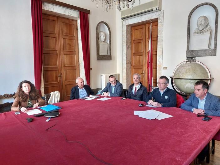 Rigenerazione di Legino, siglata l'alleanza: "Diventerà il simbolo dello sport, del legame con il Campus e dell'adeguamento ai cambiamenti climatici" Rigenerazione di Legino, siglata l'alleanza: "Diventerà il simbolo dello sport, del legame con il Campus e dell'adeguamento ai cambiamenti climatici"