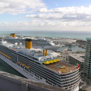 Coronavirus, la Costa Luminosa in arrivo a Savona. Giampedrone: "Nessuna quarantena in porto, dopo 48 ore la nave ripartirà"