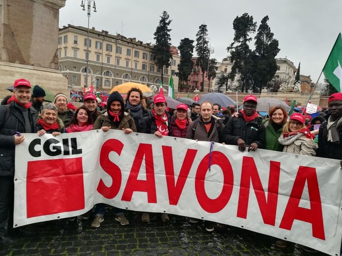 Manifestazione nazionale del 9 febbraio a Roma: anche la Cgil di Savona in campo con tantissime persone Manifestazione nazionale del 9 febbraio a Roma: anche la Cgil di Savona in campo con tantissime persone