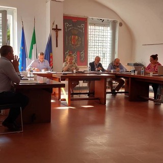 "Sindaco dimettiti", volantini della minoranza per Celle: "Assessori e consiglieri della maggioranza state onorando il mandato che vi è stato dato?"