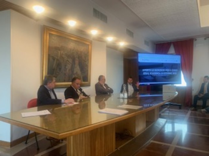 Savona, consegnati gli "Europass Diploma Supplement" agli studenti della sesta edizione del corso (FOTO) Savona, consegnati gli "Europass Diploma Supplement" agli studenti della sesta edizione del corso (FOTO)