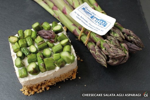 I mercoledì veg di Ortofruit: oggi prepariamo la cheesecake salata agli asparagi