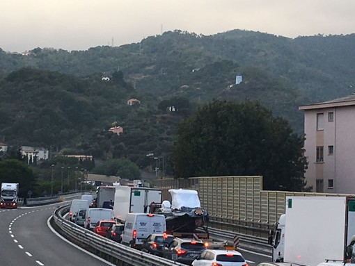Incidente A10: l'assessore Giampedrone: "Attivati volontari protezione civile per assistere gli automobilisti bloccati"