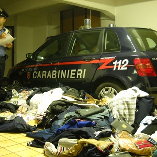 Albisola: arrestato senegalese, forse anello di una rete di commercianti abusivi (foto)