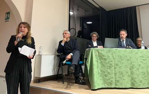 L'intervento della consigliera comunale Candia al Palace L'intervento della consigliera comunale Candia al Palace