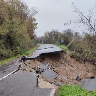 Savona, crollata la strada in via san Bartolomeo del Bosco (FOTO)