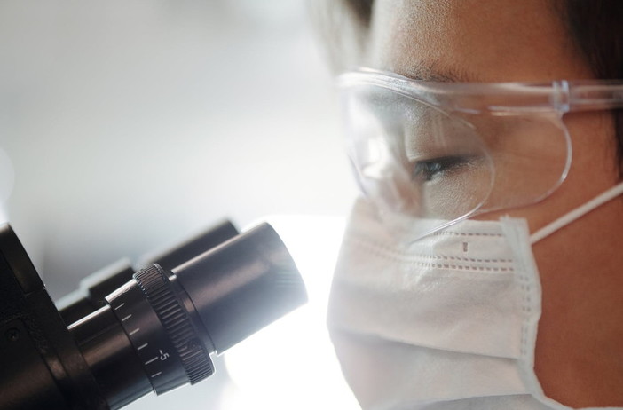 Covid, In Liguria 2.204 nuovi positivi, quasi 10.000 i tamponi eseguiti, tra molecolari e rapidi