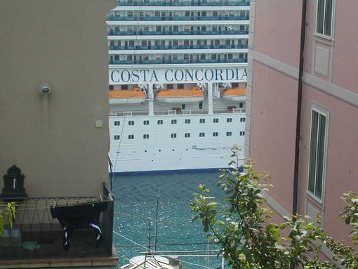 Disperso in mare un turista caduto dalla Costa Concordia