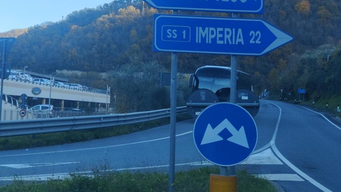 Studenti e lavoratori 'sequestrati': i disservizi di Riviera Trasporti in valle Arroscia Studenti e lavoratori 'sequestrati': i disservizi di Riviera Trasporti in valle Arroscia