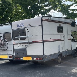 Albenga, Tomatis (FdI): "Piazza Bolla area abusiva per camper e caravan" Albenga, Tomatis (FdI): "Piazza Bolla area abusiva per camper e caravan"