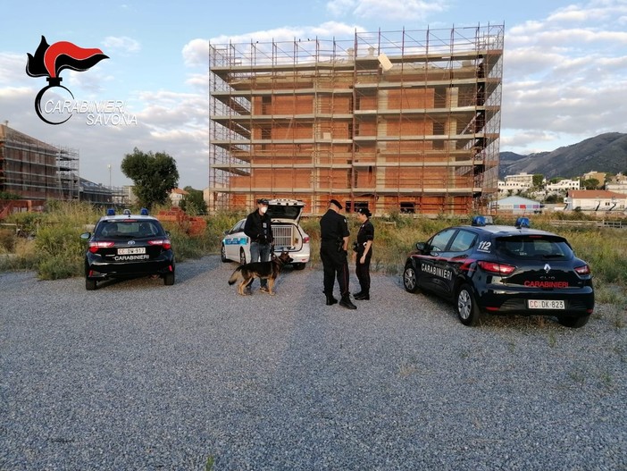 Ceriale, tenta di sfuggire ai controlli all'interno di "Area T1" gettandosi in mare e rischia l'ipotermia Ceriale, tenta di sfuggire ai controlli all'interno di "Area T1" gettandosi in mare e rischia l'ipotermia