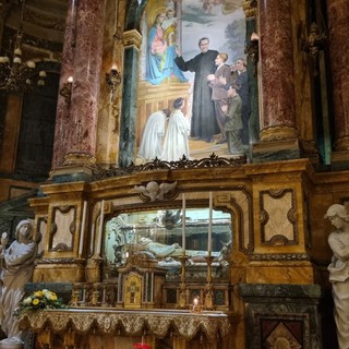 In foto cappella di don Bosco nella Basilica di Maria Ausiliatrice, a Torino