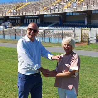 Calcio. Le porte del Bacigalupo si aprono per il Città di Savona, consegnate le chiavi dai gestori: "Obiettivo usare il campo anche per le partite"