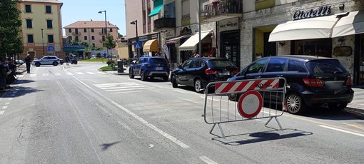 Albisola, un mezzo perde olio sulla strada: chiuso temporaneamente il passaggio pedonale vicino a Piazza Dante Albisola, un mezzo perde olio sulla strada: chiuso temporaneamente il passaggio pedonale vicino a Piazza Dante