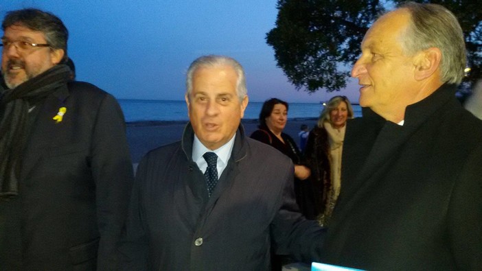 T 1 a Ceriale, festa per i sindaci Fazio e Revetria: "Felici per l'assoluzione"