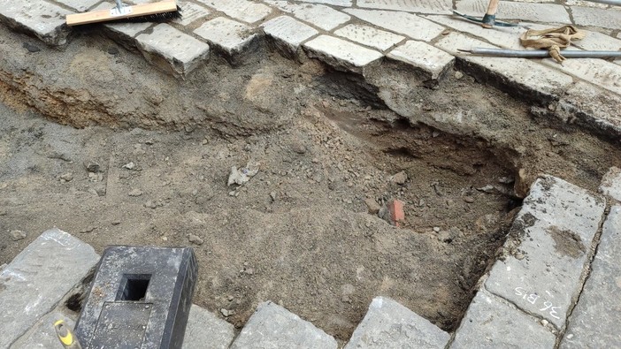 Finalborgo, sopralluogo su cantieri fognari e cedimenti della pavimentazione