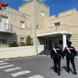 Pregiudicati rubano 3 carte di credito: arrestati a Toirano dai Carabinieri Pregiudicati rubano 3 carte di credito: arrestati a Toirano dai Carabinieri