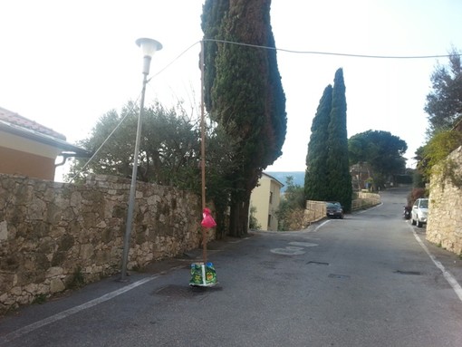 Finale, "tappullo" tutto italiano in via Forti di Legnino Finale, "tappullo" tutto italiano in via Forti di Legnino